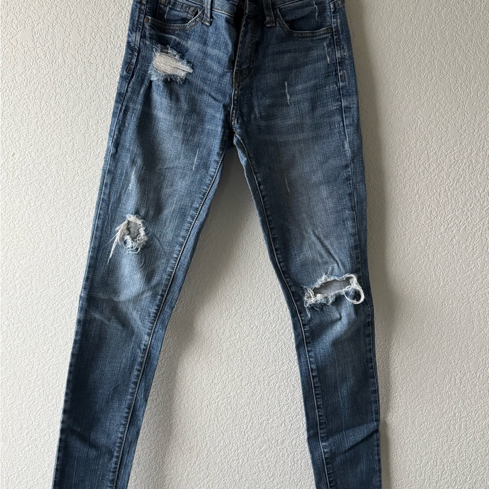 Distressed Blue Skinny Jeans with Tapered Fit